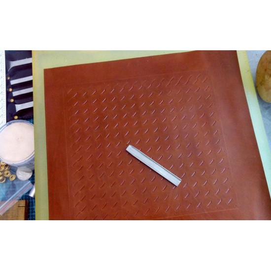 World debut - "[" style punch to cut holes on leather surface, help you to make knit leather wallet